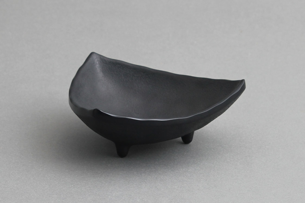 קערית משולשת זן 10 ס"מ מלמין שחור על רגליות EFAY 10CL