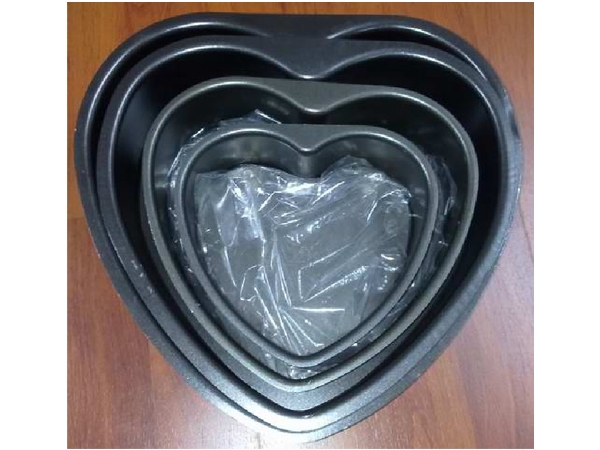 תבנית לב מתפרקת נון סטיק 26 ס"מ YABA