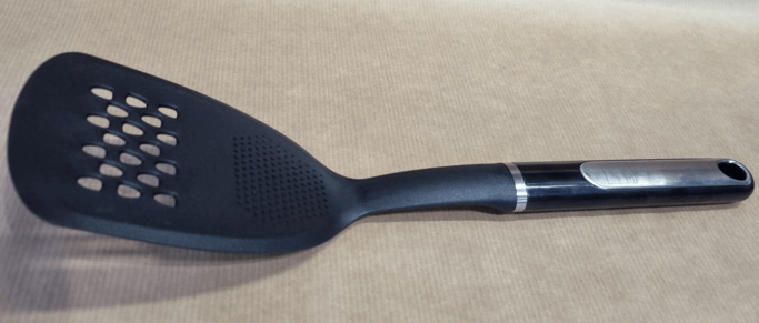 מרית ניילון עמידה בחום 34 ס"מ מחוררת FREE