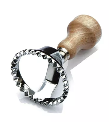 חותמת בצק/רביולי, ידית עץ, עיגול גדול 6.4 ס"מ Zasevas