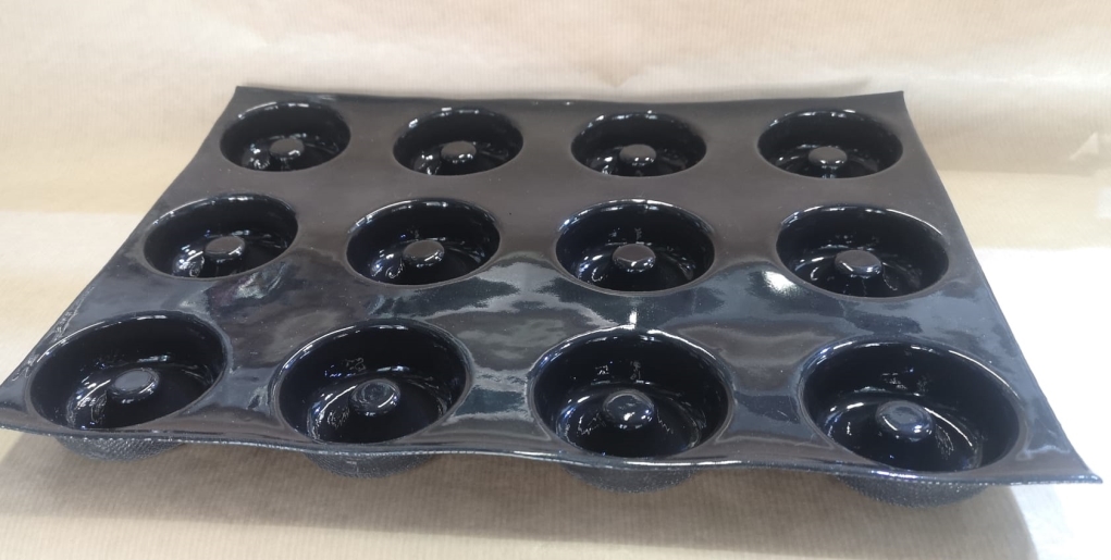 תבנית 12 שקעים סברין 72 מ"מ 40/30 ס"מ סיליקון שחור 1476-24