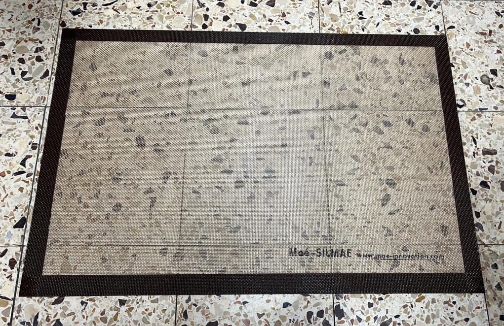 משטח סיליקון "סילפיין" מאוורר 60/40 ס"מ חום MAE (תואם 850030)